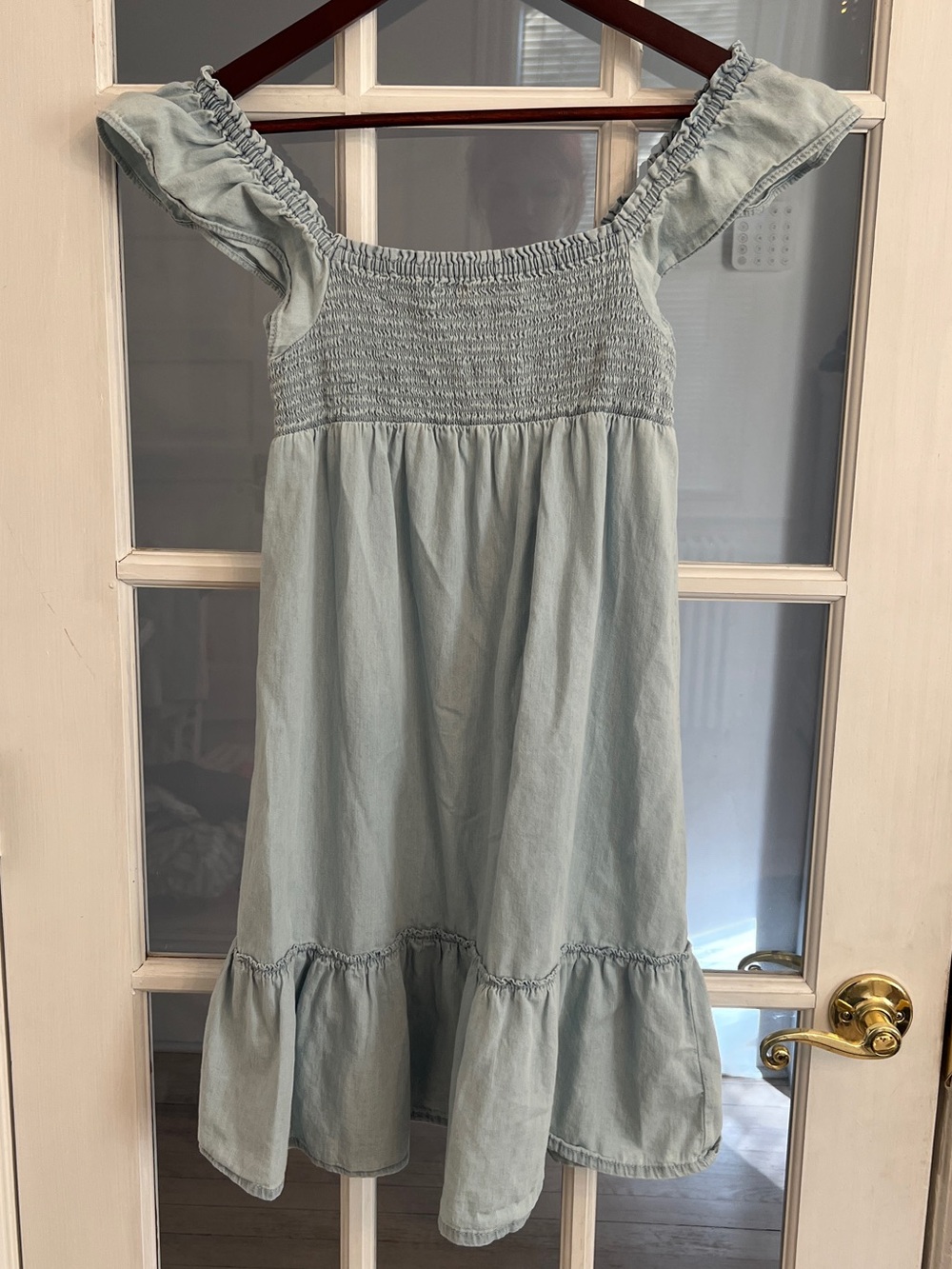 GAP KIDS Girls’ Light Wash Chambray Smocked Flutter Sleeve Dress Size 8 - Picture 2 of 4
